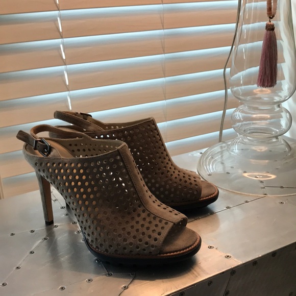 Via Spiga Taupe Suede Heels. - Picture 1 of 6